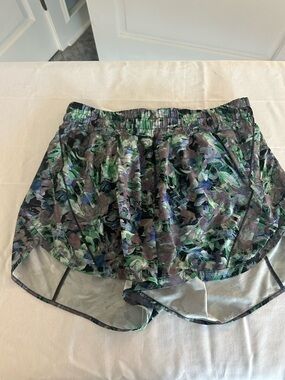 lululemon athletica Women's Abstract Floral Athletic Shorts - Green/Purple/Gray